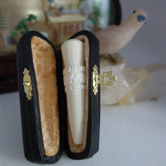 Hand Crafted Eskisehir, Turkey Meerschaum Chillum with Fitted Case - Picture 1 of 3